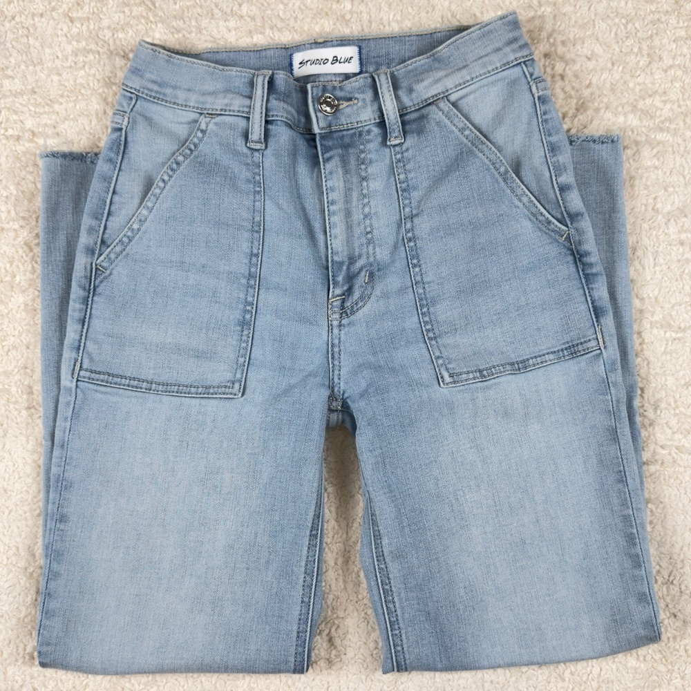 Studio Blue | Women’s High Rise Straight Jeans | Stretch | Light Wash | Size 25